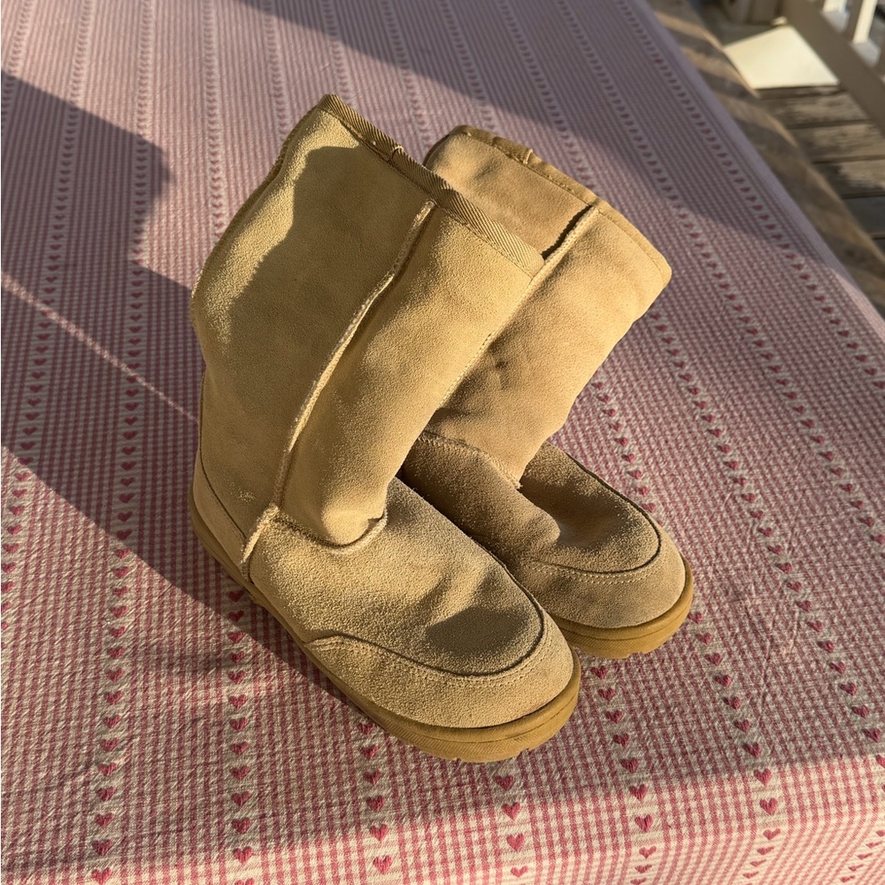 Chunky worn in UGG like boots